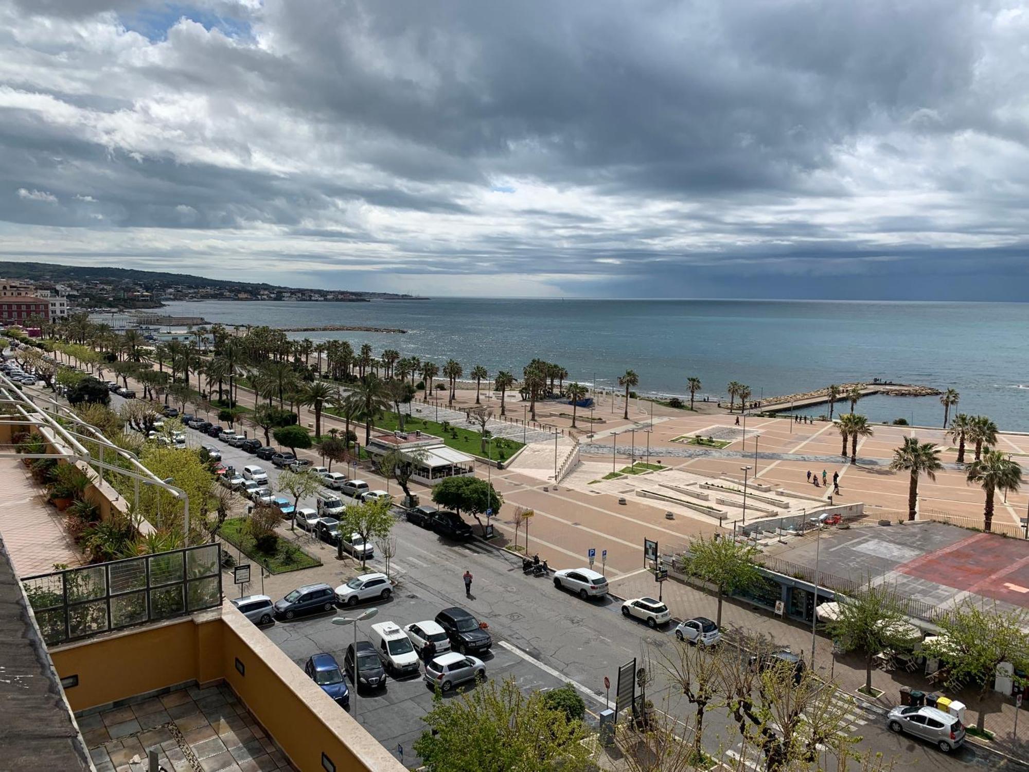 7 Bell'S House Hotel Civitavecchia Exterior photo